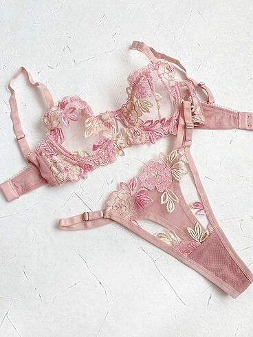 Pinterest Pembe Brode Bralet Takım