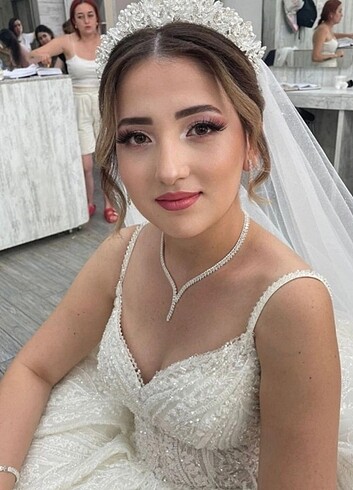 Gelinlik iki üç saat giyildi