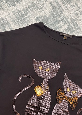 Siyah Pullu Gotik Kedi Desenli Tişört - Görsel 3