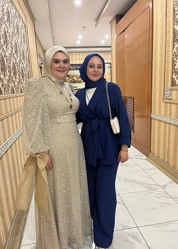 Altın Renkli Uzun Drapeli Abiye Elbise - Görsel 2