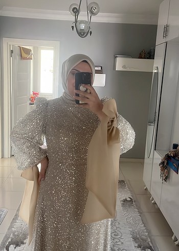 Altın Renkli Uzun Drapeli Abiye Elbise - Görsel 4