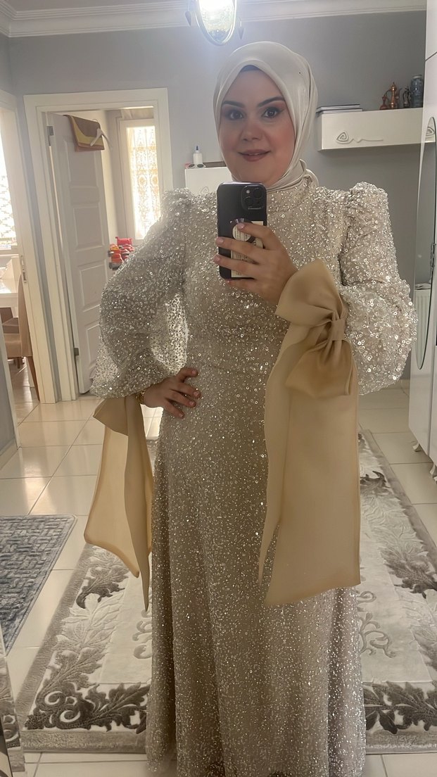 Altın Renkli Uzun Drapeli Abiye Elbise - Görsel 5