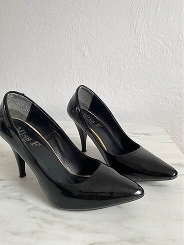 Stiletto topuklu ayakkabı