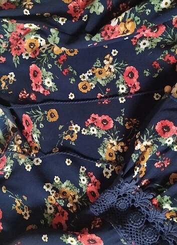 Çiçekli gömlek çok iyi durumda tekliflere açığımmm  - Görsel 5