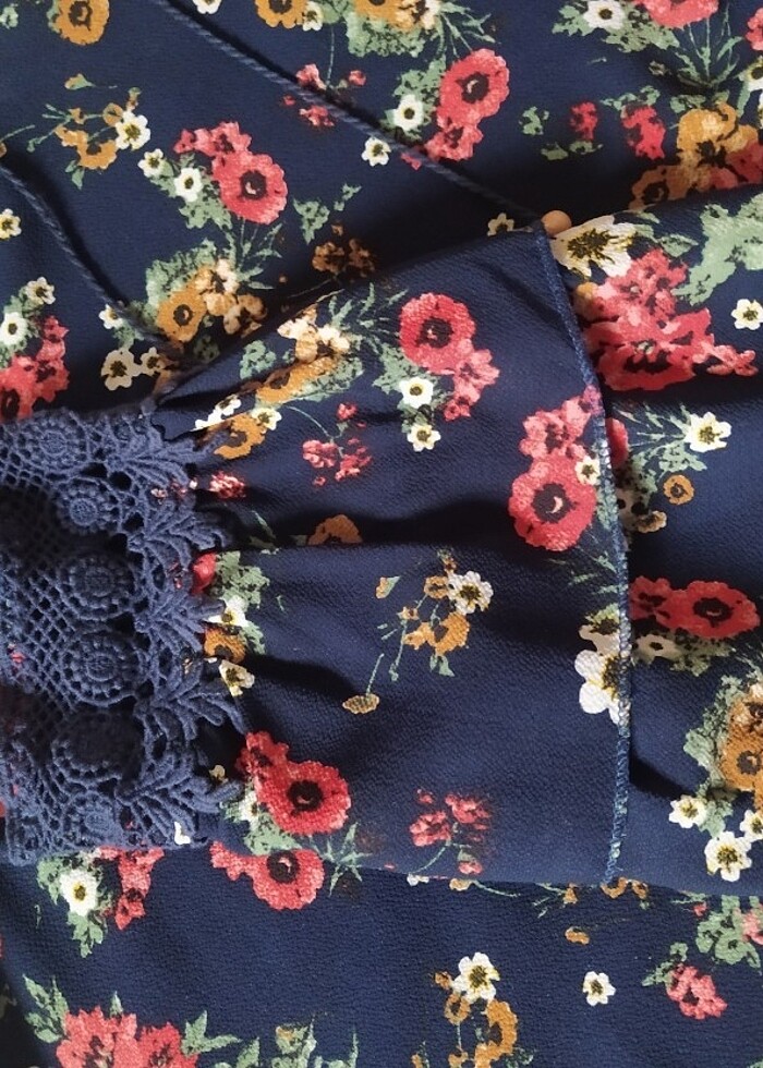 Çiçekli gömlek çok iyi durumda tekliflere açığımmm  - Görsel 3