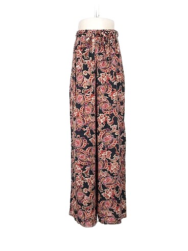 Bershka Kumaş Pantolon %70 İndirimli.
