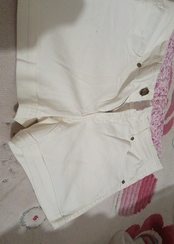 Düğmeli Beyaz Mini Kadın Şort - Görsel 2