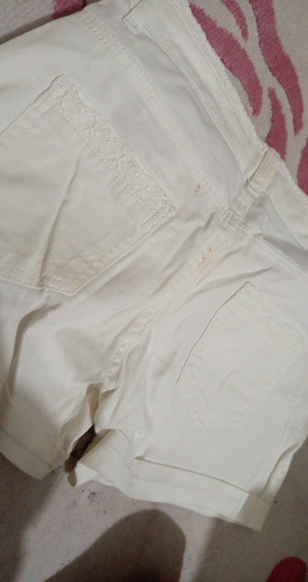 Düğmeli Beyaz Mini Kadın Şort - Görsel 4