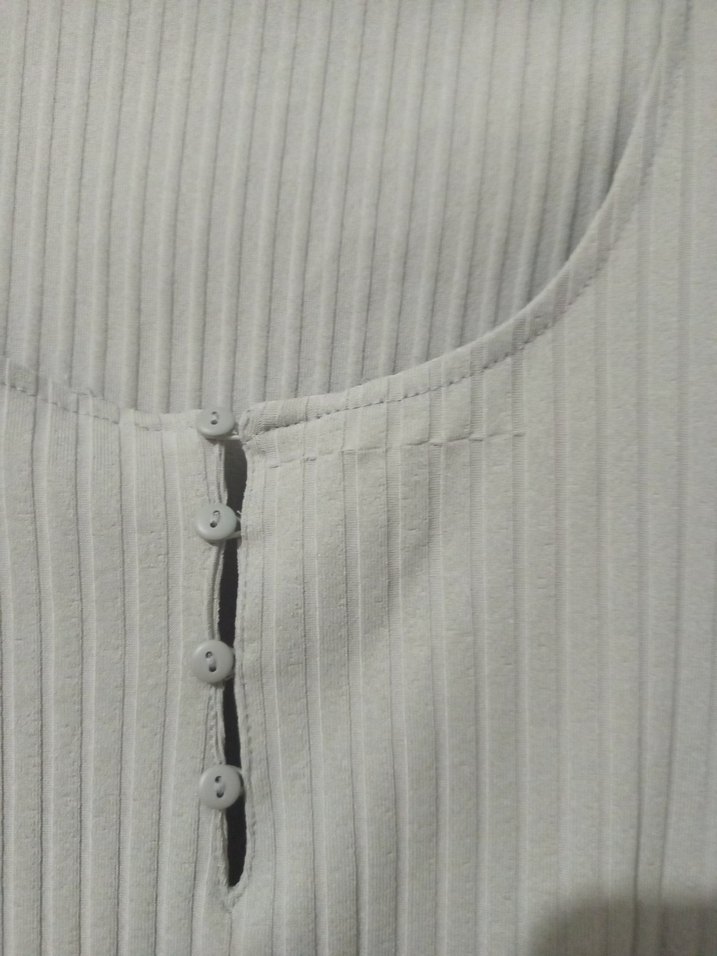 Düğmeli V Yaka Uzun Kollu Midi Elbise - Görsel 2