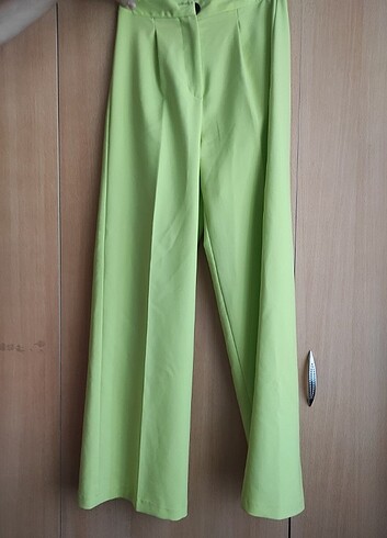 Quzu Neon alt