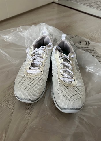 38 Beden beyaz Renk Skechers memory foam