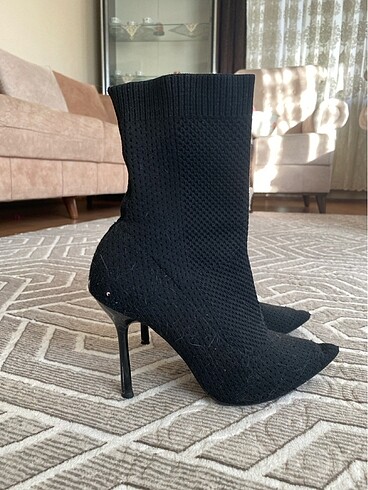Zara İnce topuklu çizme