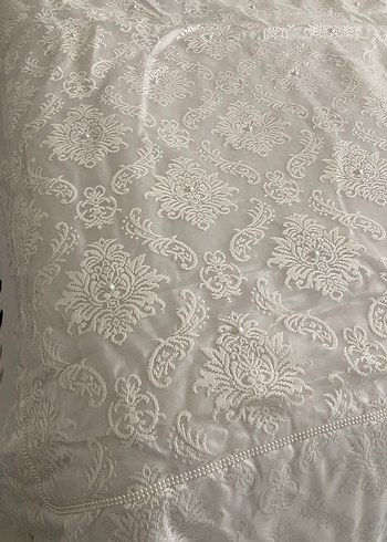 Beyaz Nakışlı Yatak Örtüsü - Görsel 2