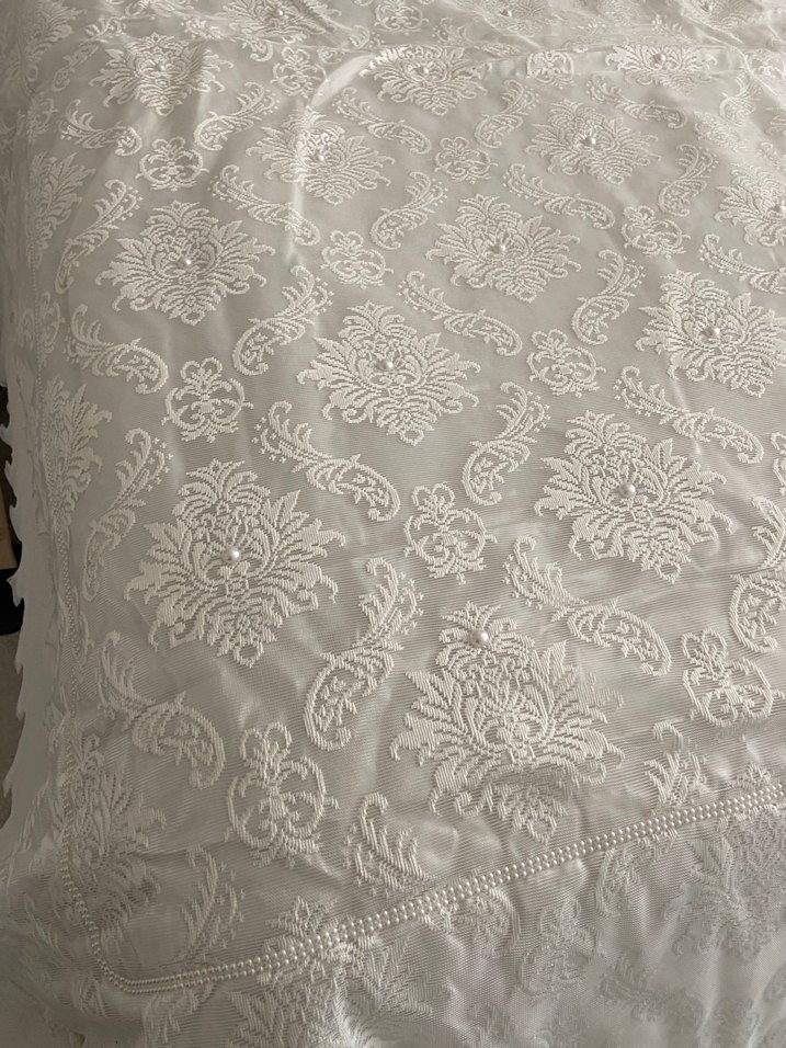 Beyaz Nakışlı Yatak Örtüsü - Görsel 2