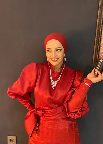 Uzun Kollu Drapeli Kırmızı Abiye Elbise - Görsel 5