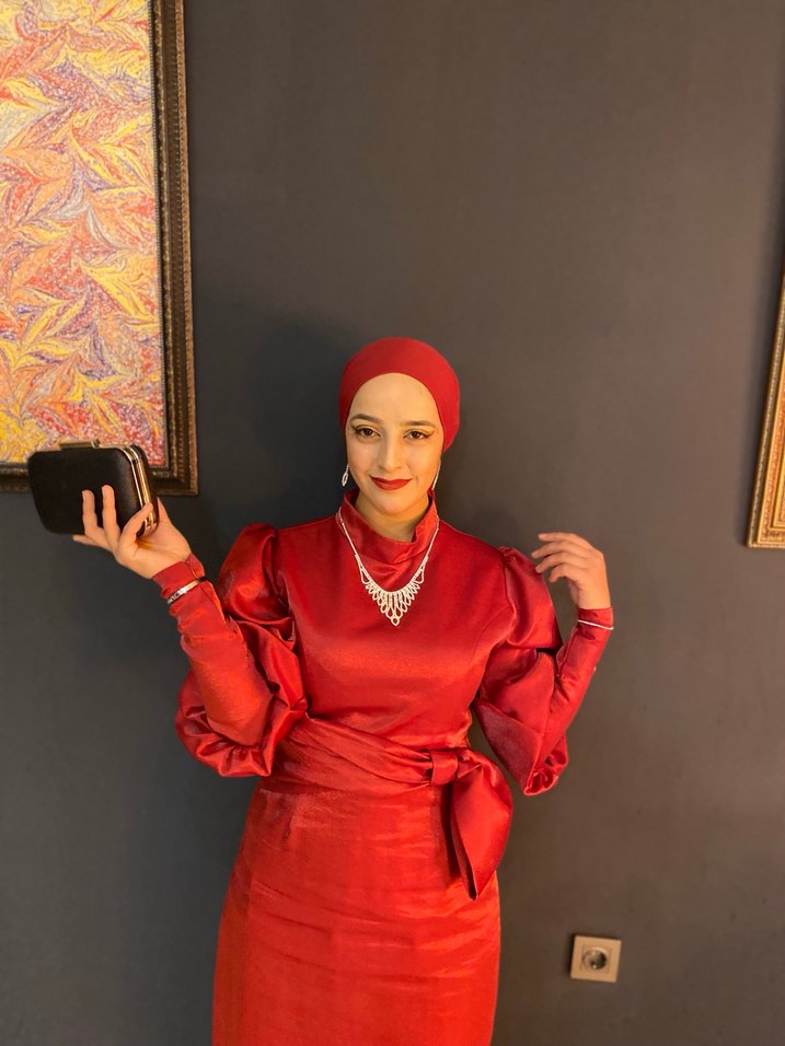 Uzun Kollu Drapeli Kırmızı Abiye Elbise - Görsel 4