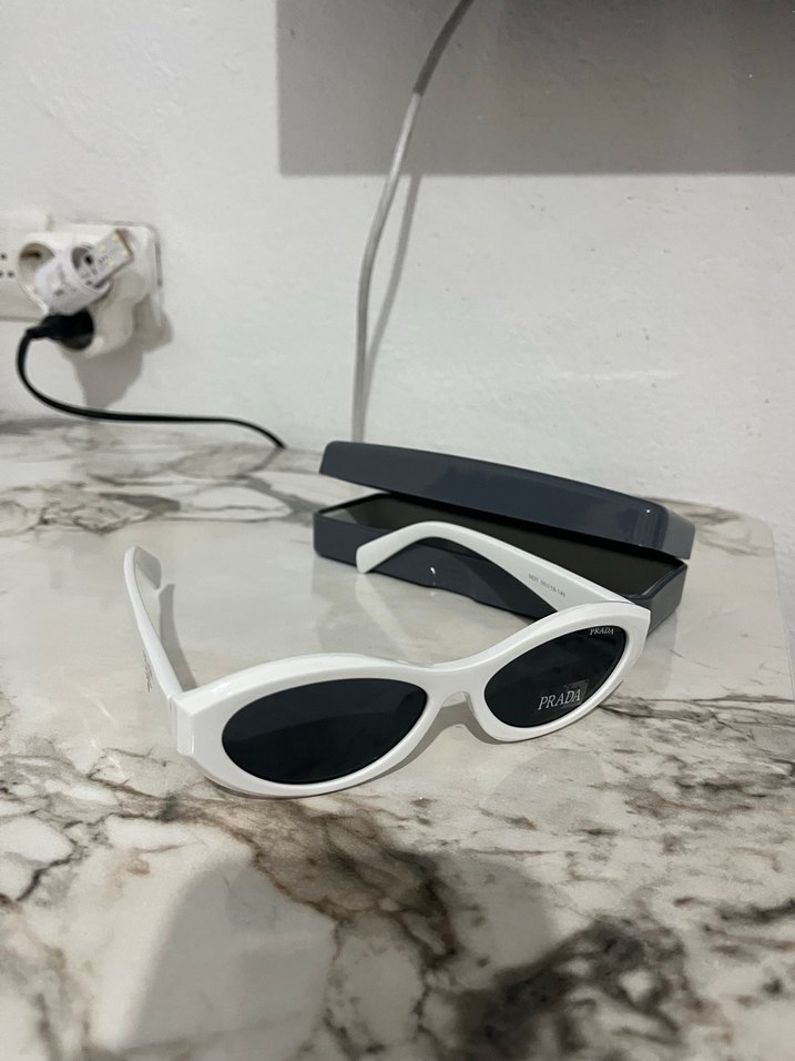 Prada Beyaz Kadın Güneş Gözlüğü - Görsel 4