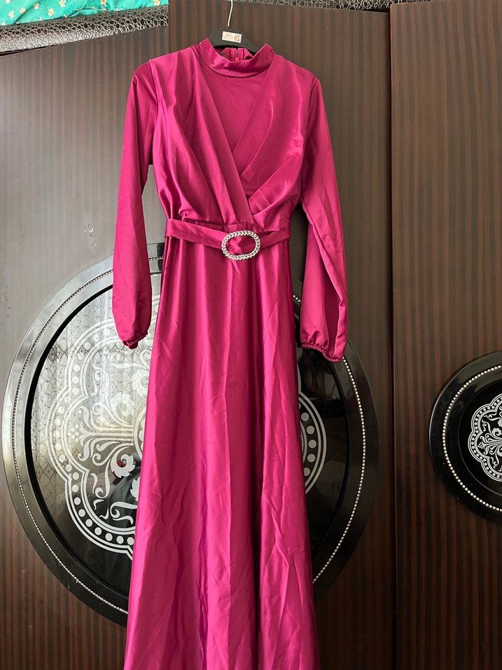 Uzun Mor Tesettür Abiye Elbise - Görsel 3