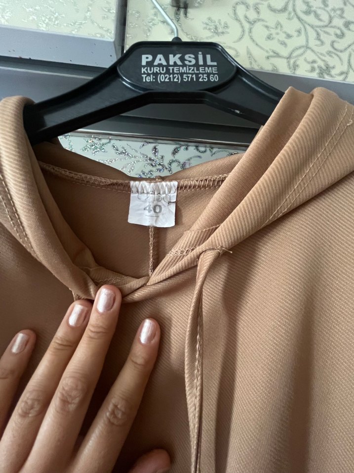 Bej Kapüşonlu Uzun Salaş Elbise - Görsel 4