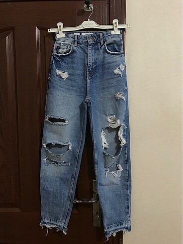 Bershka yırtık mom jean