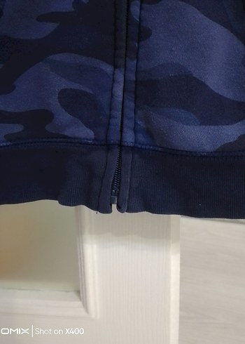 Erkek Çocuk Mavi Kamuflaj Fermuarlı Sweatshirt - Görsel 3