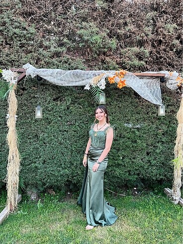 m Beden Yeşil yırtmaçlı elbise