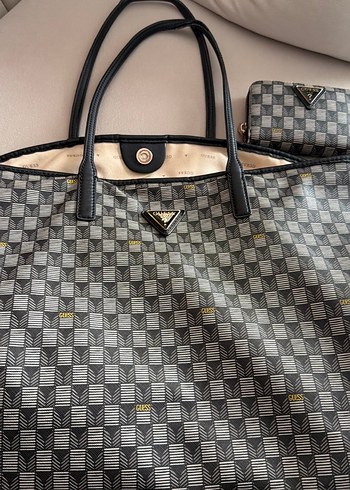 Guess Siyah Beyaz Desenli Buyuk Tote Canta Ve Cuzdan