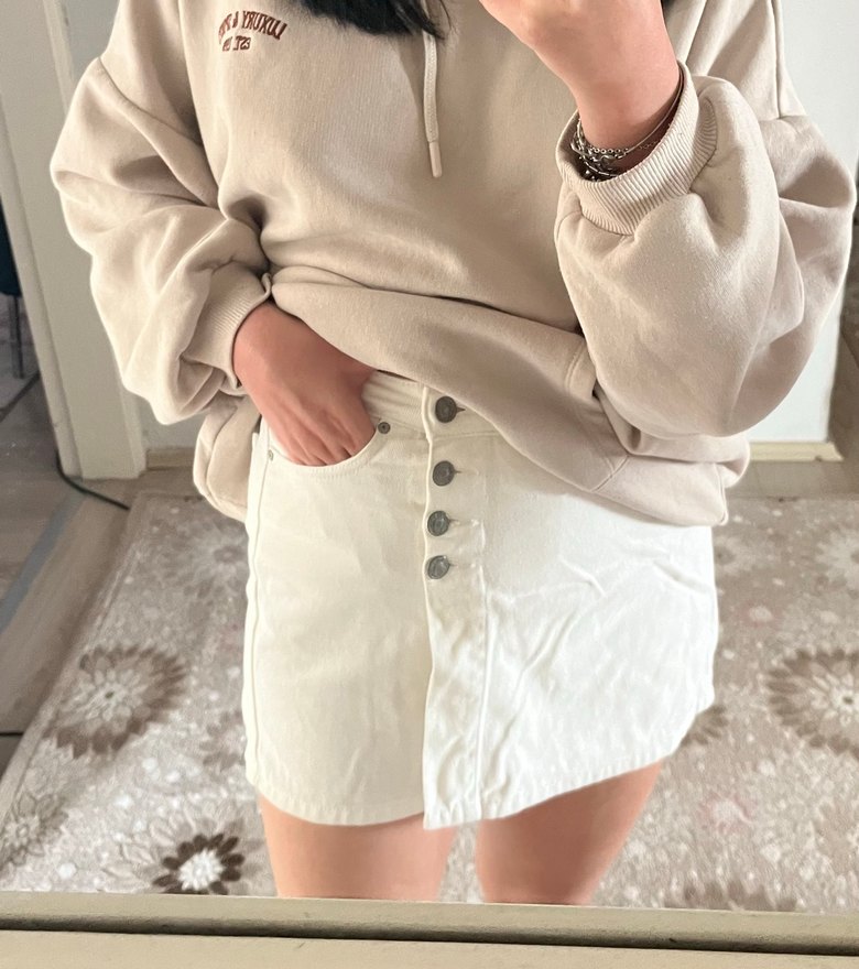 Düğmeli Beyaz Mini Denim Şort - Görsel 2