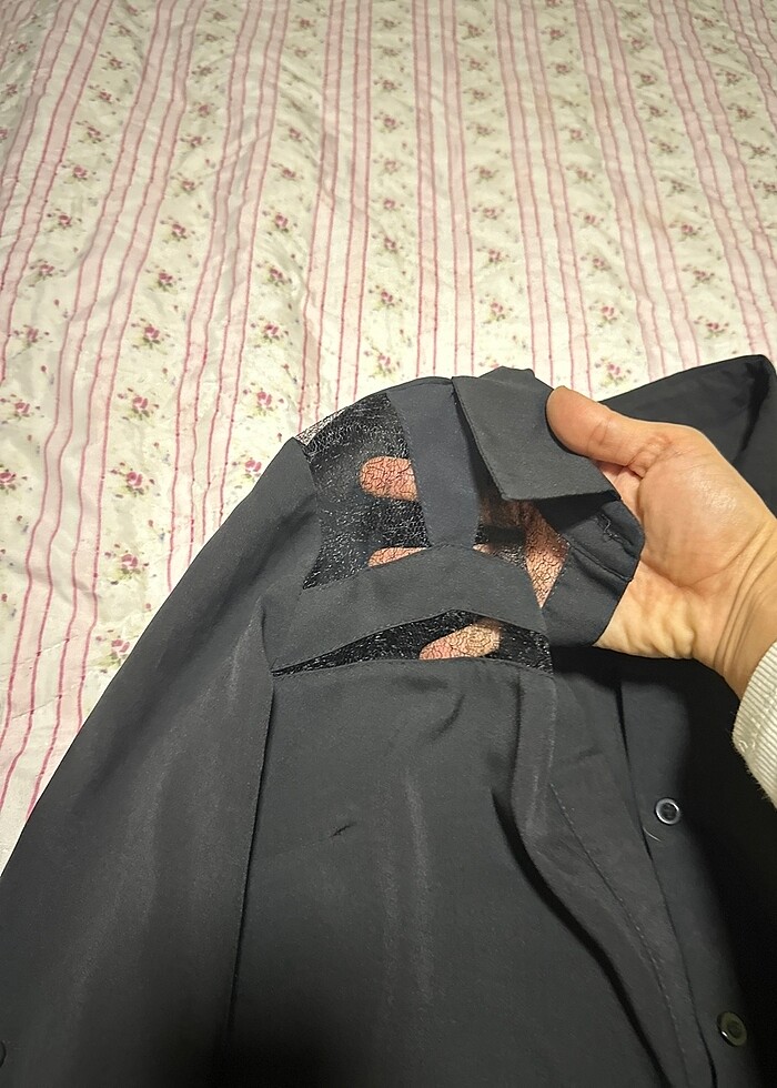 Siyah transparan detay gömlek - Görsel 3