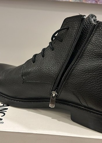 Siyah erkek bot - Görsel 4