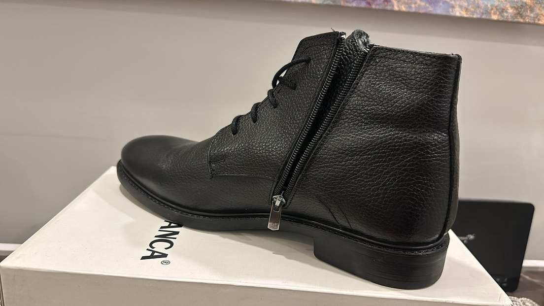 Siyah erkek bot - Görsel 4