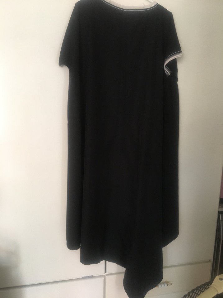 Siyah Dökümlü , Kısa Kollu, Salaş elbise - Görsel 3