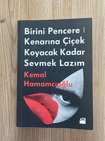 birini pencere kenarına çiçek koyacak kadar sevmek lazım
