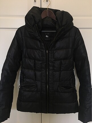 Zara Mont