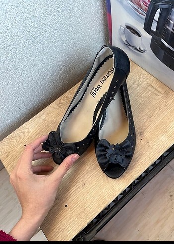 Diğer Siyah Fiyonk Detaylı Dolgu Topuklu Kadın Ayakkabı