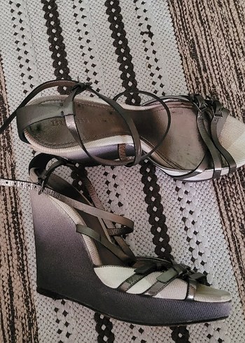 Burberry Gri Yılan Desenli Dolgu Topuklu Kadın Ayakkabı