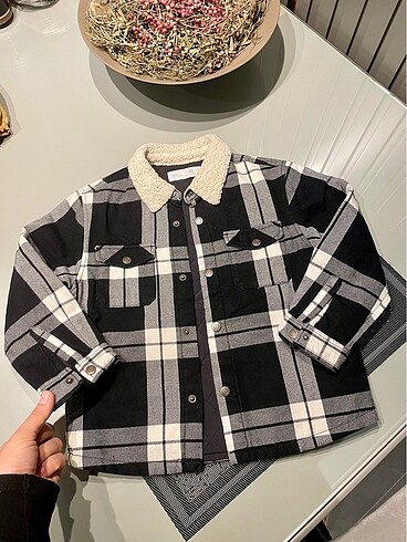 Zara kids kapitoneli mevsimlik ceket