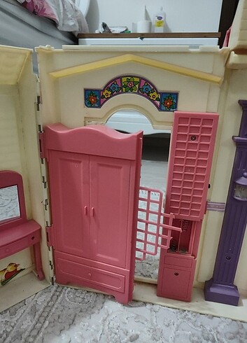 Barbie bebek evi 