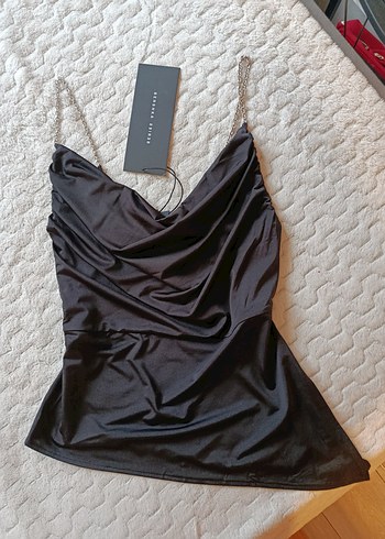 Bershka siyah gümüş zincir askılı bluz - Görsel 4