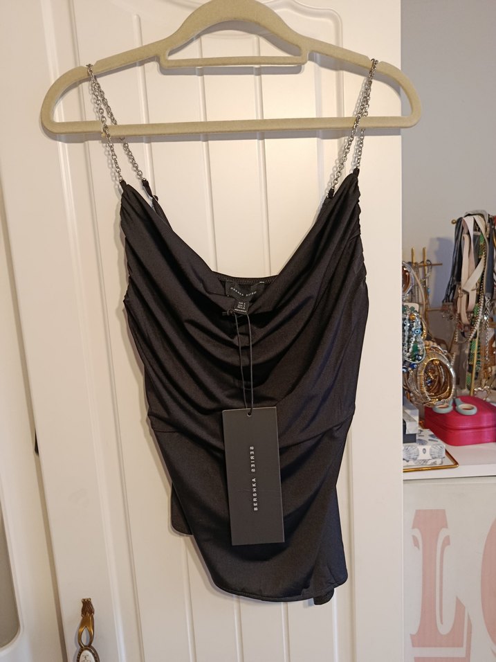 Bershka siyah gümüş zincir askılı bluz - Görsel 5