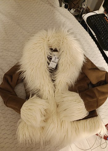 Stradivarius kahverengi Süet Kürk Detaylı Kadın Kışlık Ceket - Görsel 2