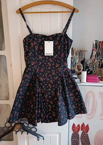 Bershka Çiçekli Askılı Midi Elbise - Görsel 3