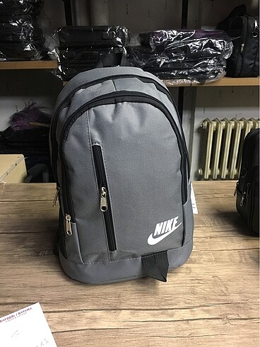 Nike Nike sırtçantası spora seyahat için uygun
