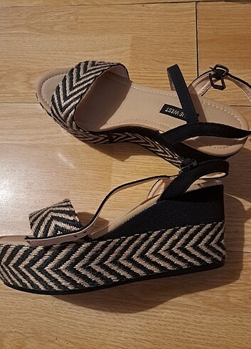 NINE WEST dolgu topuk