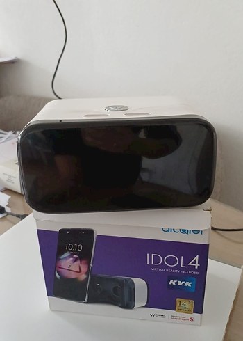 Beyaz IDOL4 VR Projeksiyon Cihazı