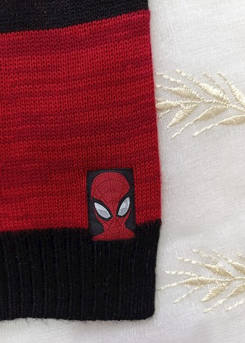 Kırmızı Siyah Nakışlı Erkek Atkı - Görsel 2