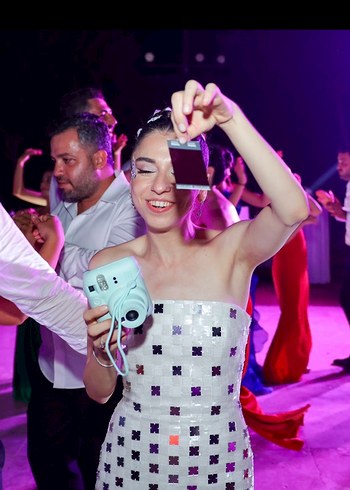 Beyaz Kareli Payetli Mini Straplez Elbise - Görsel 4