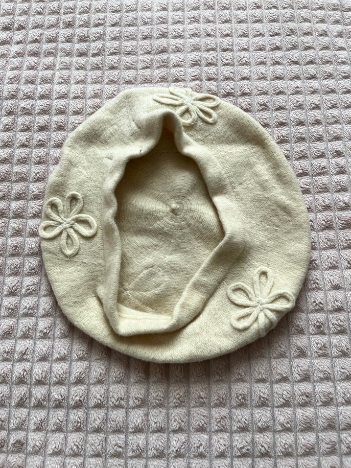 Çiçek Detaylı %100 yün Krem Bere - Görsel 2