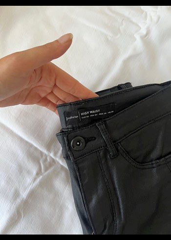 s Beden Kadın Siyah Deri Nakışlı Kemerli Pantolon