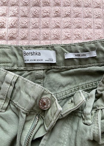 32 Beden yeşil Renk Bershka 32 beden Kot Pantolon